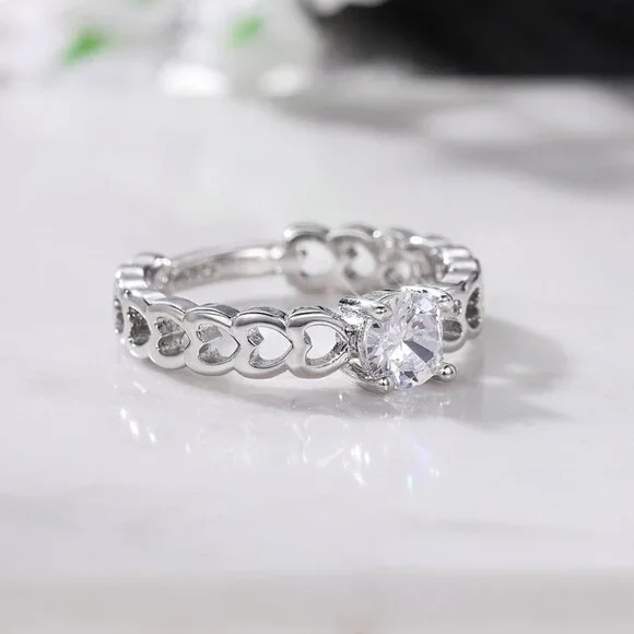 💍Lovely Anillos Hollow Heart Round Cut Moissanite Eternity Ring for Women, K770